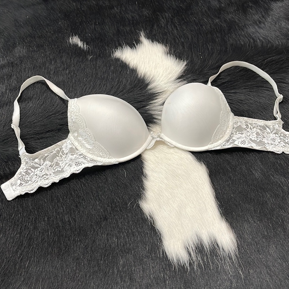 32DD Victoria Secret Bra